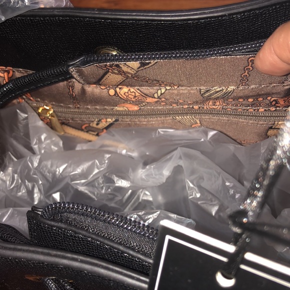 BRAND NEW BLACK HANDBAG COMES WITH EXTENDER! NWT! SMOKE FREE HOME!! - Picture 5 of 8
